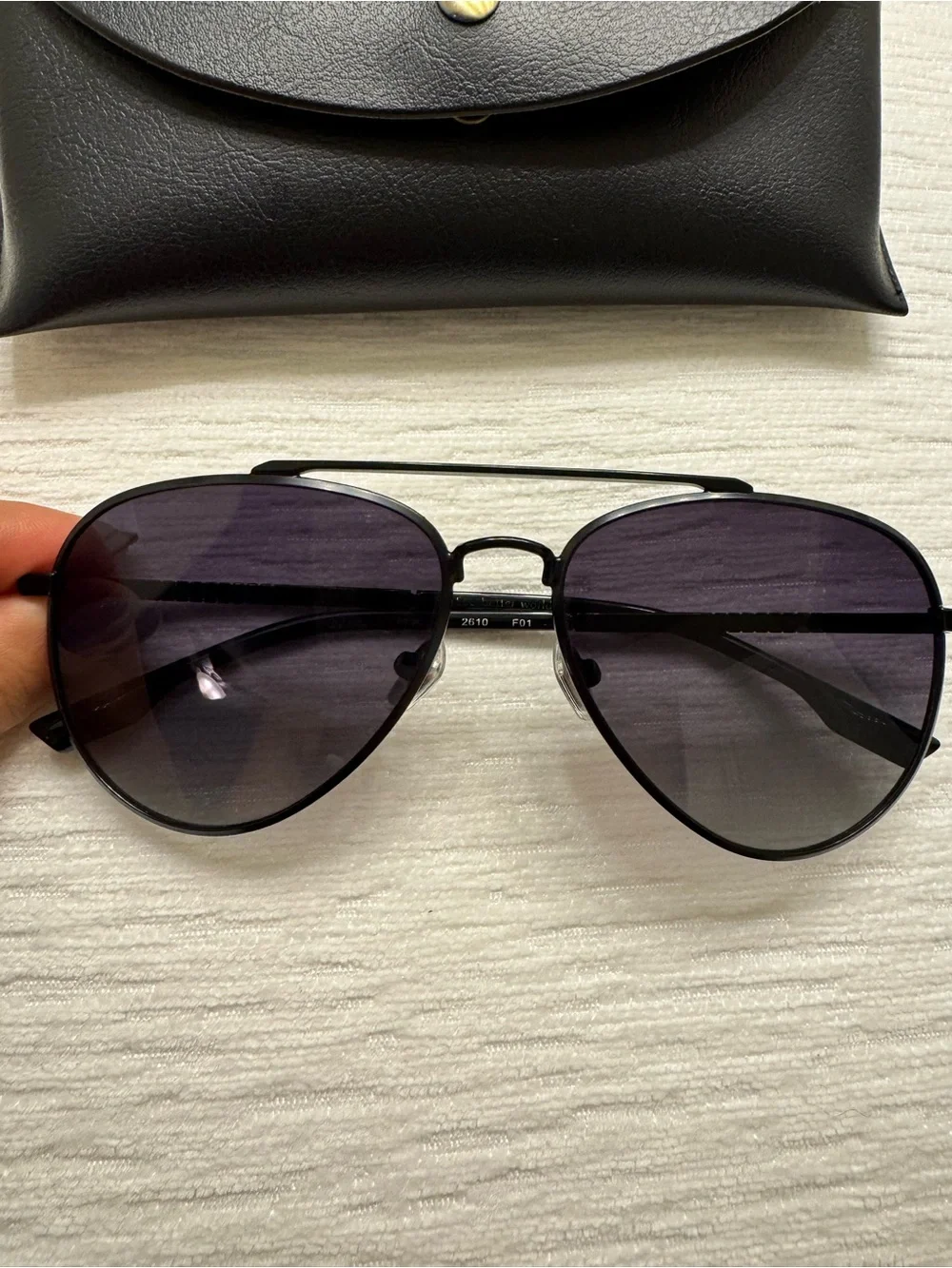 Classic Black Aviator Sunglasses – Minimalist Everyday Shades - Picture 3 of 6